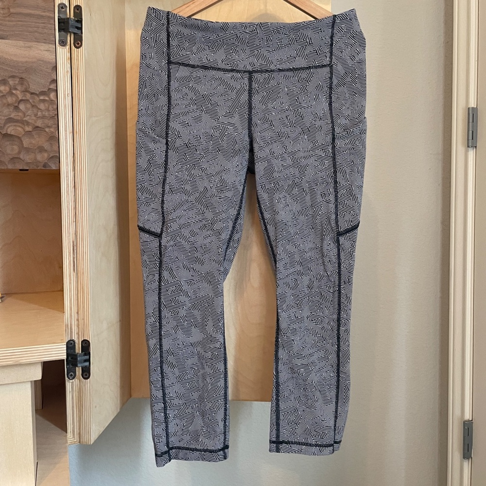 SeaWheeze Lululemon Speed Up Crop 21" - Size 6 - Like new